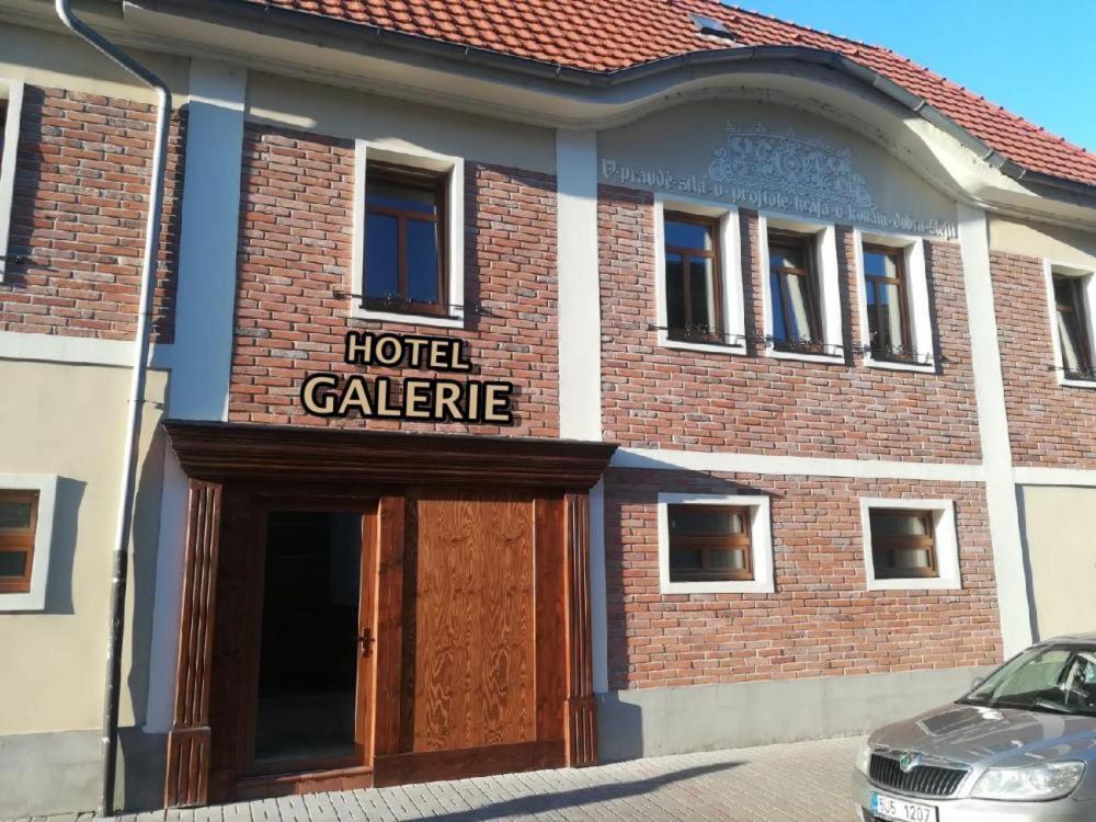 Hotel Galerie 拉贝河畔罗乌德尼采 外观 照片