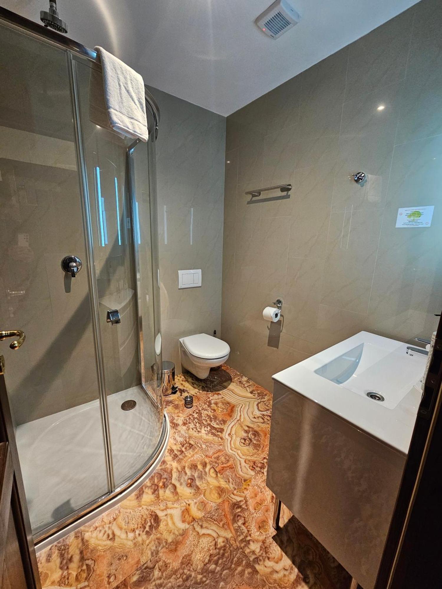 Hotel Galerie 拉贝河畔罗乌德尼采 外观 照片