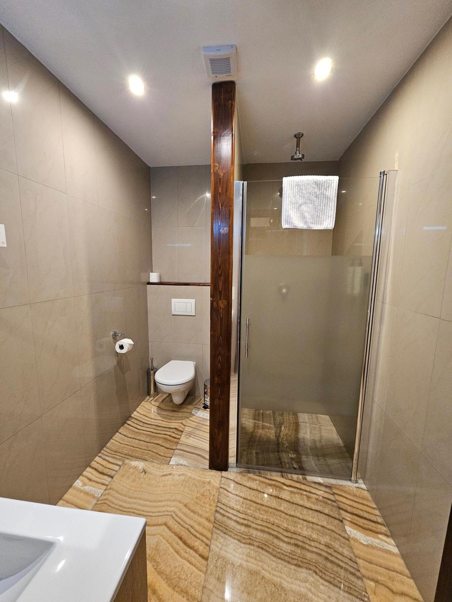 Hotel Galerie 拉贝河畔罗乌德尼采 外观 照片