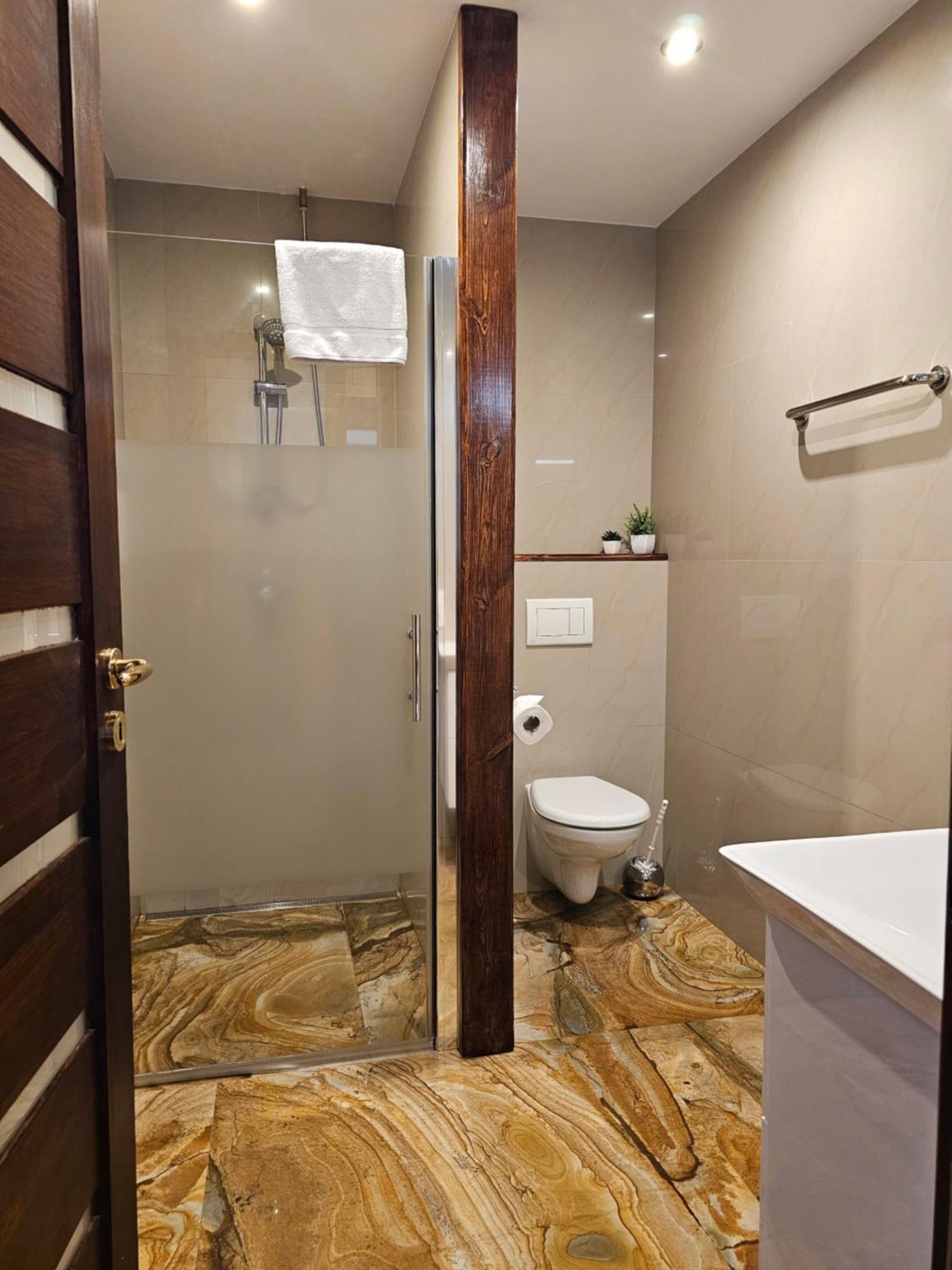 Hotel Galerie 拉贝河畔罗乌德尼采 外观 照片